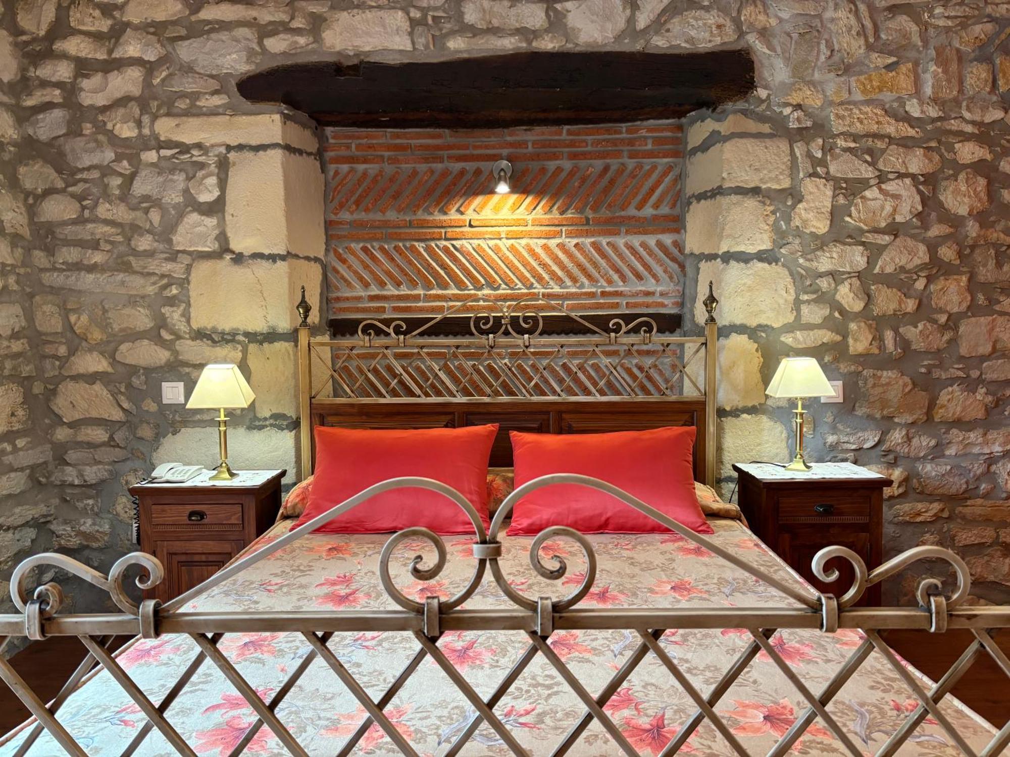 Hotel Casona Los Caballeros Сантільяна-дель-Мар Екстер'єр фото