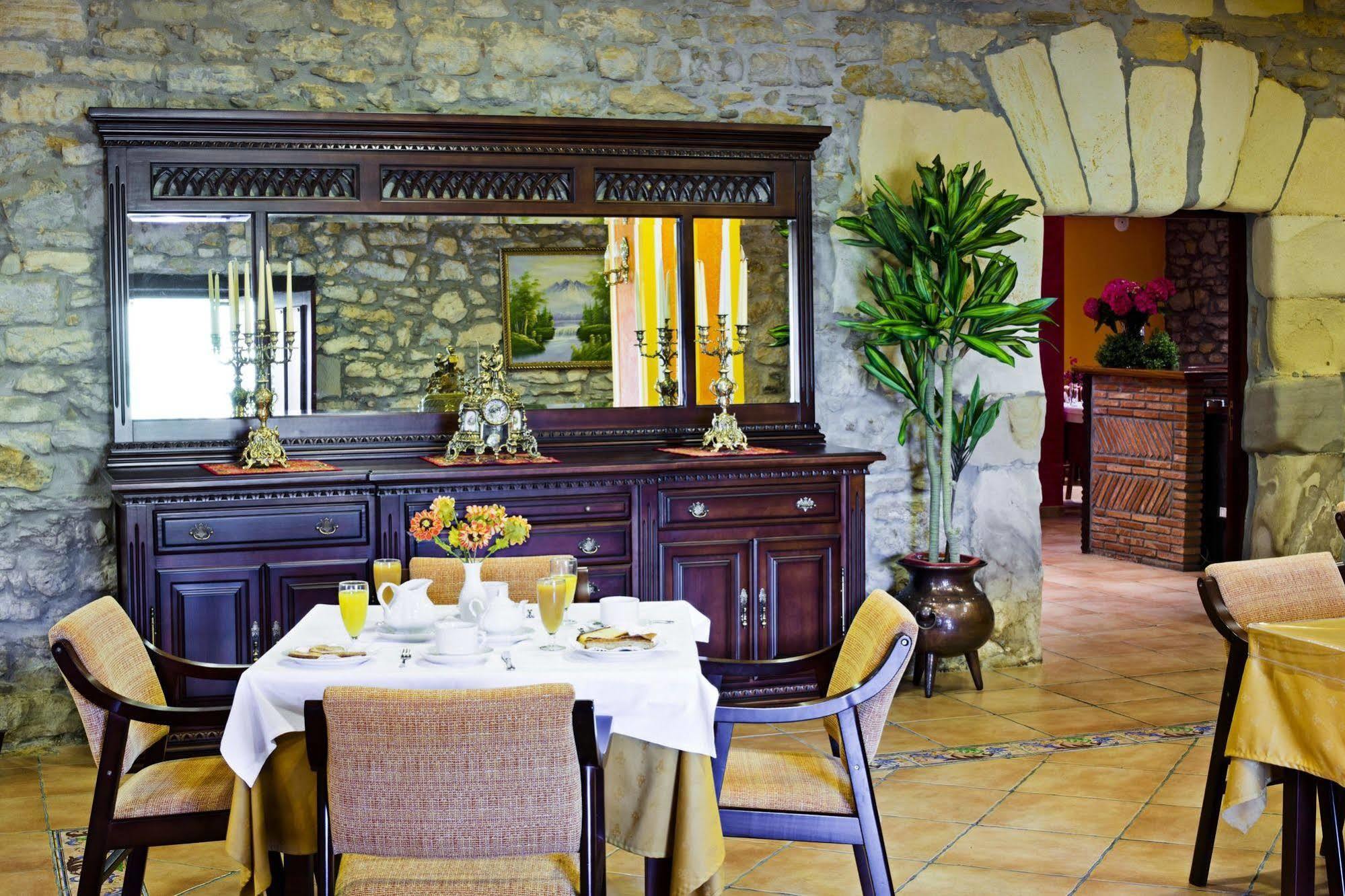 Hotel Casona Los Caballeros Сантільяна-дель-Мар Екстер'єр фото